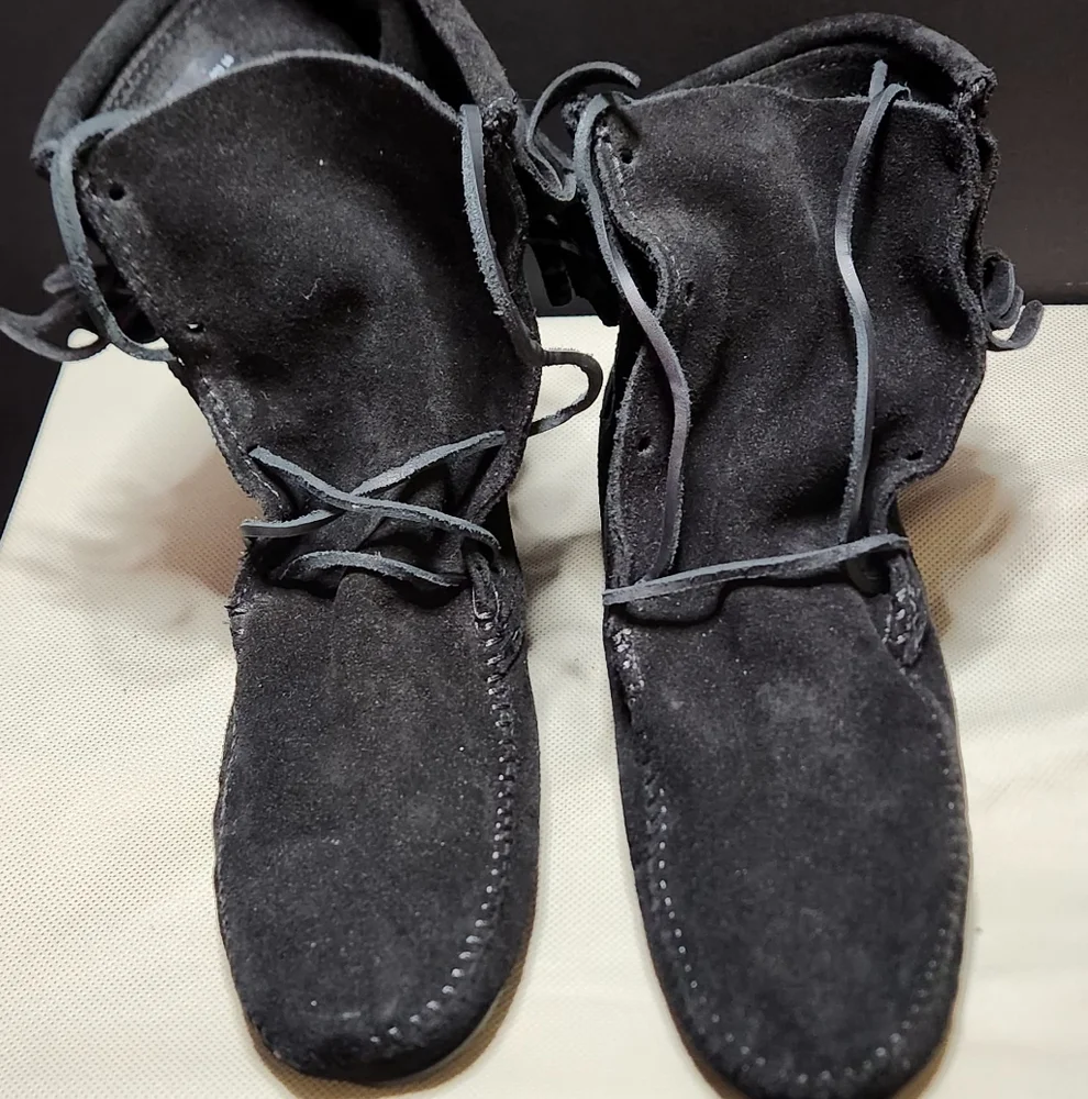 Minnetonka Black Suede Women's Boots - Picture 1 of 6